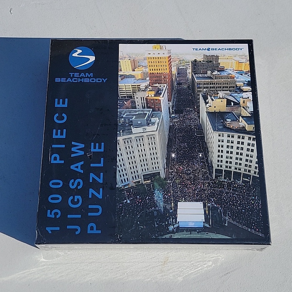 (J24) Team beachbody 1500 jigsaw puzzle
